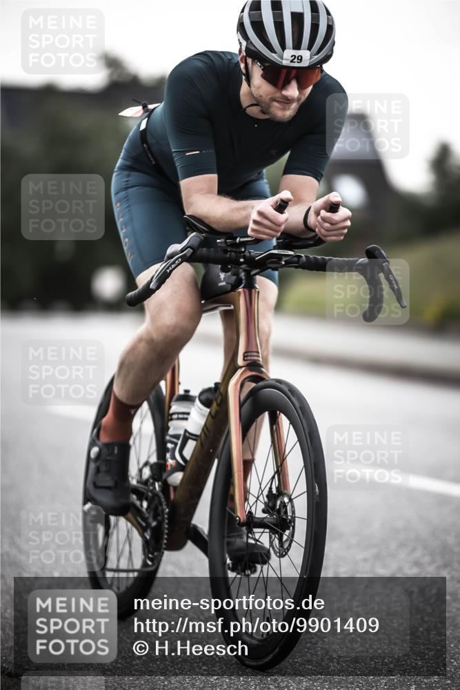 21.06.2026 - 29. Vierlanden-Triathlon H.Heesch http://msf.ph/oto/9901409 21.06.2026 09:31:58 Radfahren 29, 50, 126 meine-sportfotos.de