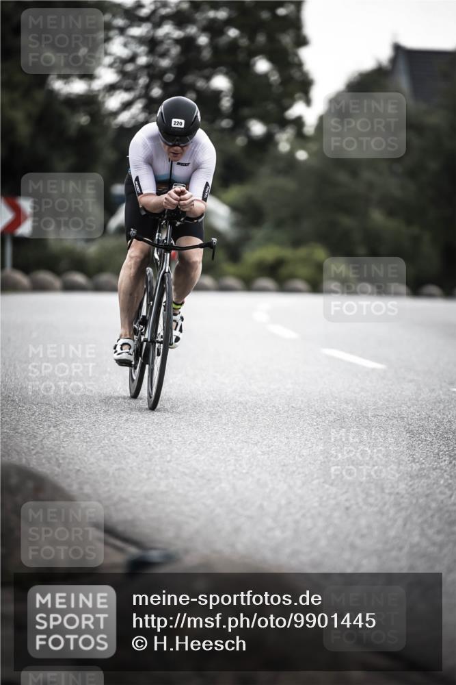 21.06.2026 - 29. Vierlanden-Triathlon H.Heesch http://msf.ph/oto/9901445 21.06.2026 09:32:12 Radfahren 48, 131, 220 meine-sportfotos.de