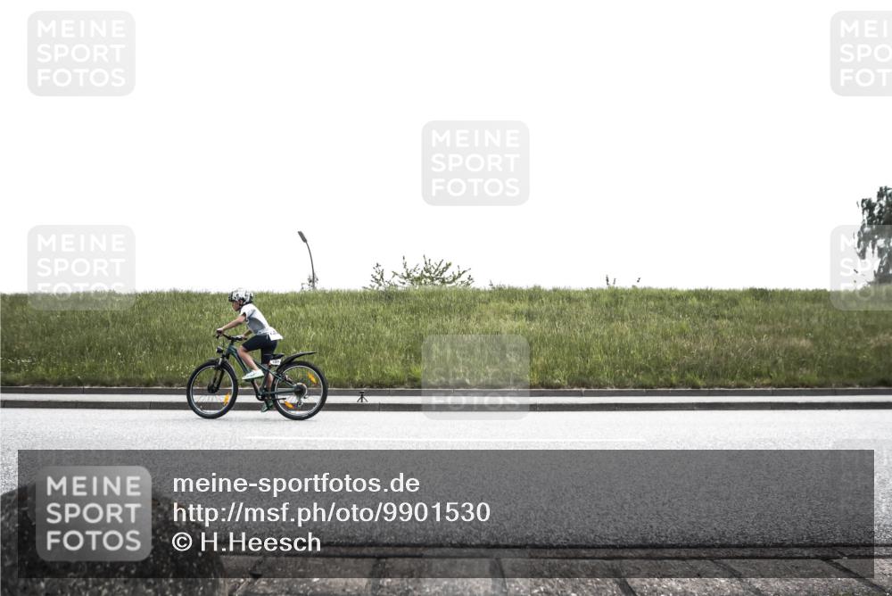 21.06.2026 - 29. Vierlanden-Triathlon H.Heesch http://msf.ph/oto/9901530 21.06.2026 15:00:00 Radfahren 1298, 1308, 1310 meine-sportfotos.de
