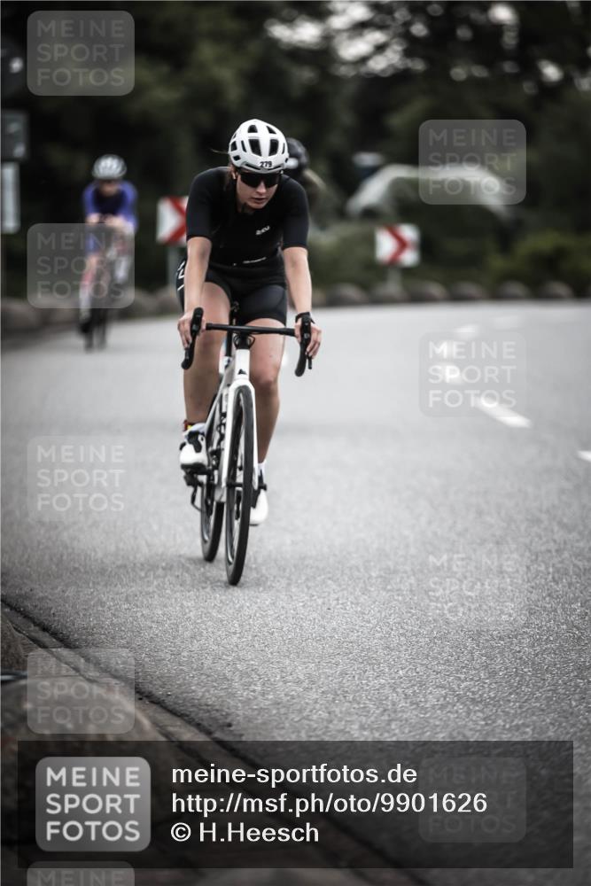 21.06.2026 - 29. Vierlanden-Triathlon H.Heesch http://msf.ph/oto/9901626 21.06.2026 09:35:53 Radfahren 86, 90, 105, 122, 161, 176, 198, 200, 270, 279 meine-sportfotos.de
