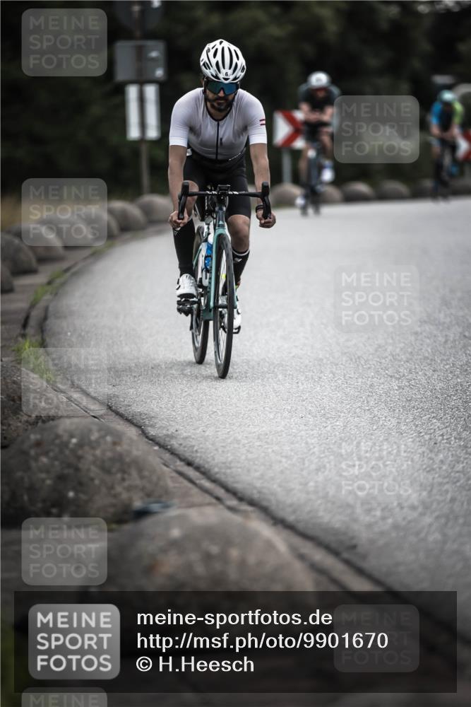 21.06.2026 - 29. Vierlanden-Triathlon H.Heesch http://msf.ph/oto/9901670 21.06.2026 09:36:12 Radfahren 6, 130, 135, 180 meine-sportfotos.de
