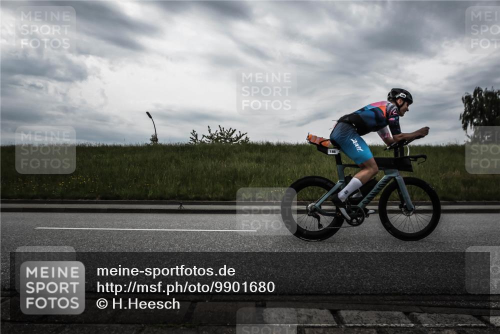 21.06.2026 - 29. Vierlanden-Triathlon H.Heesch http://msf.ph/oto/9901680 21.06.2026 09:29:43 Radfahren 186, 249 meine-sportfotos.de