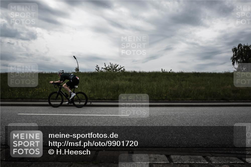21.06.2026 - 29. Vierlanden-Triathlon H.Heesch http://msf.ph/oto/9901720 21.06.2026 09:30:28 Radfahren 35, 80, 133, 246, 295 meine-sportfotos.de