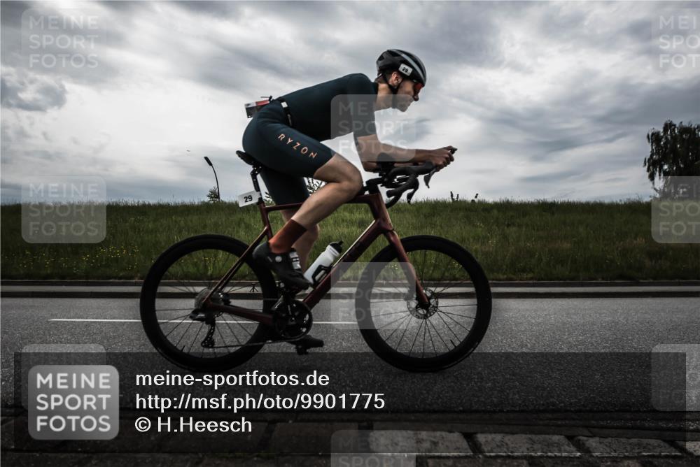 21.06.2026 - 29. Vierlanden-Triathlon H.Heesch http://msf.ph/oto/9901775 21.06.2026 09:31:58 Radfahren 29, 50, 126 meine-sportfotos.de