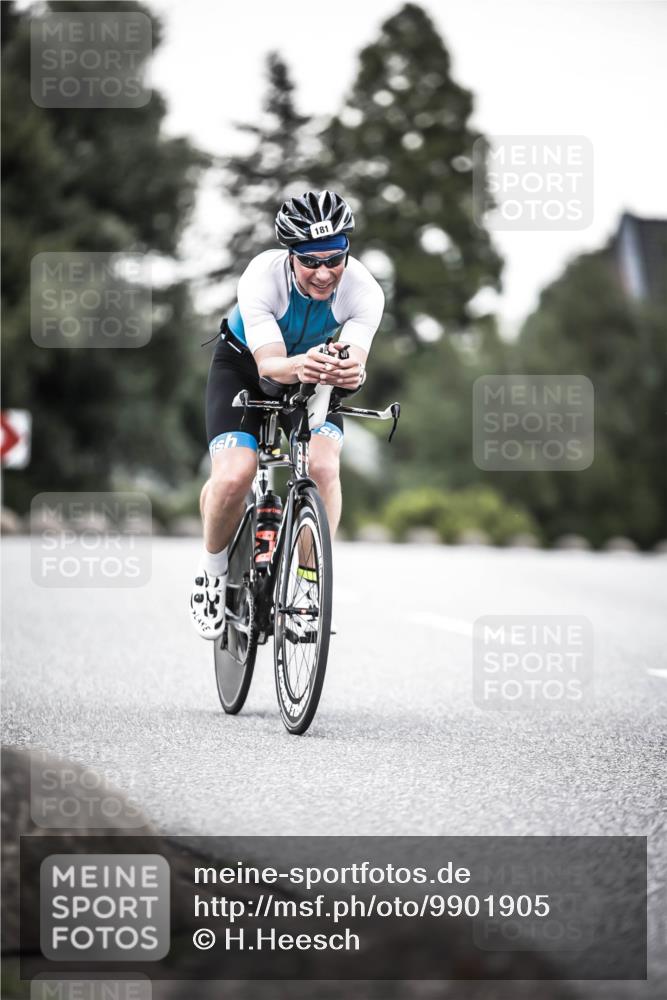 21.06.2026 - 29. Vierlanden-Triathlon H.Heesch http://msf.ph/oto/9901905 21.06.2026 10:12:28 Radfahren 181, 256 meine-sportfotos.de