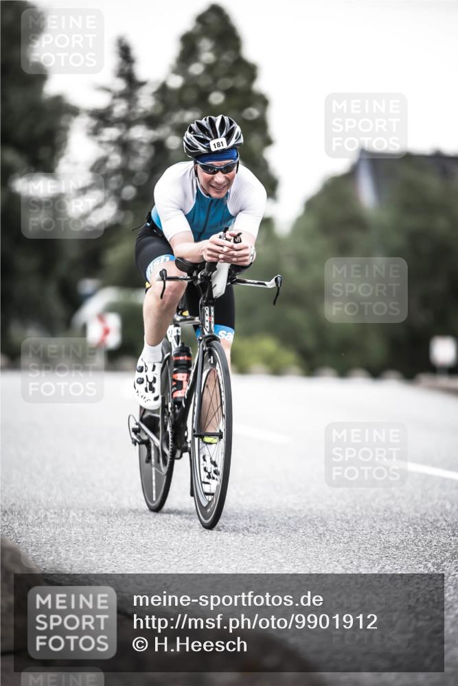 21.06.2026 - 29. Vierlanden-Triathlon H.Heesch http://msf.ph/oto/9901912 21.06.2026 10:12:28 Radfahren 181, 256 meine-sportfotos.de