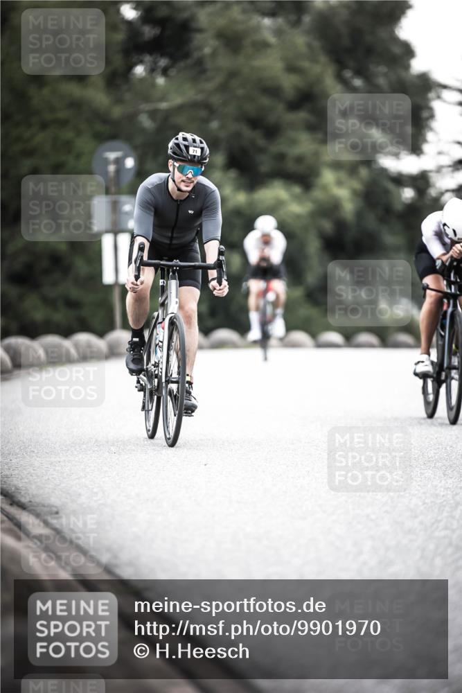 21.06.2026 - 29. Vierlanden-Triathlon H.Heesch http://msf.ph/oto/9901970 21.06.2026 09:42:45 Radfahren 71, 81, 231 meine-sportfotos.de