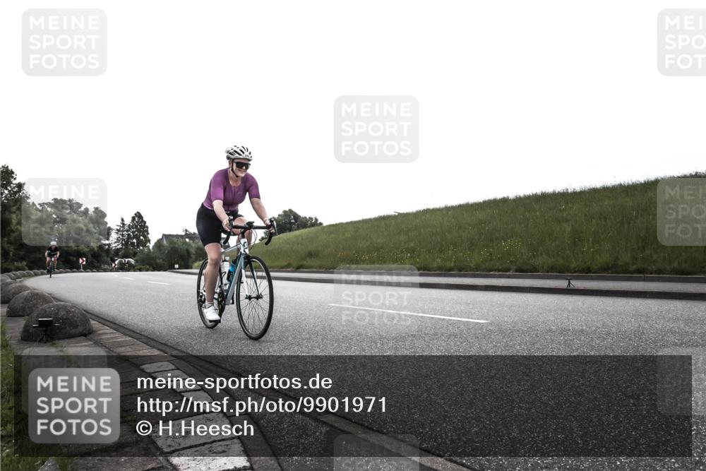 21.06.2026 - 29. Vierlanden-Triathlon H.Heesch http://msf.ph/oto/9901971 21.06.2026 09:30:05 Radfahren 59, 82, 109, 163, 232, 276 meine-sportfotos.de