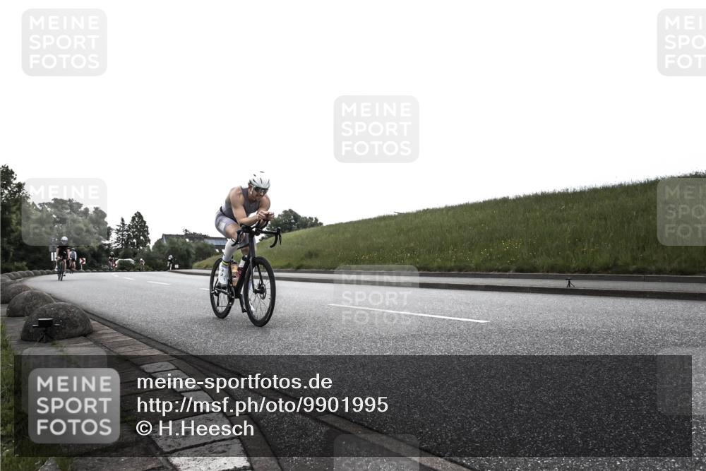 21.06.2026 - 29. Vierlanden-Triathlon H.Heesch http://msf.ph/oto/9901995 21.06.2026 09:30:35 Radfahren 35, 159, 225, 248, 295 meine-sportfotos.de
