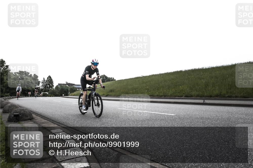 21.06.2026 - 29. Vierlanden-Triathlon H.Heesch http://msf.ph/oto/9901999 21.06.2026 09:30:37 Radfahren 35, 147, 159, 225, 248 meine-sportfotos.de