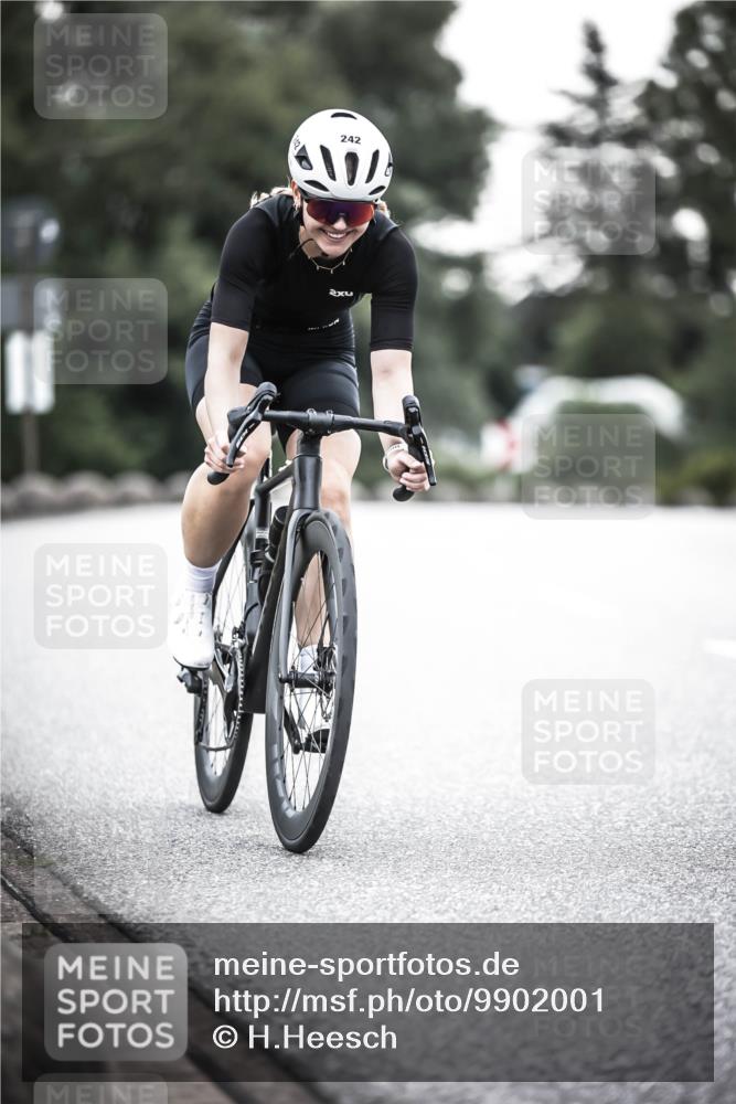 21.06.2026 - 29. Vierlanden-Triathlon H.Heesch http://msf.ph/oto/9902001 21.06.2026 09:43:09 Radfahren 242 meine-sportfotos.de