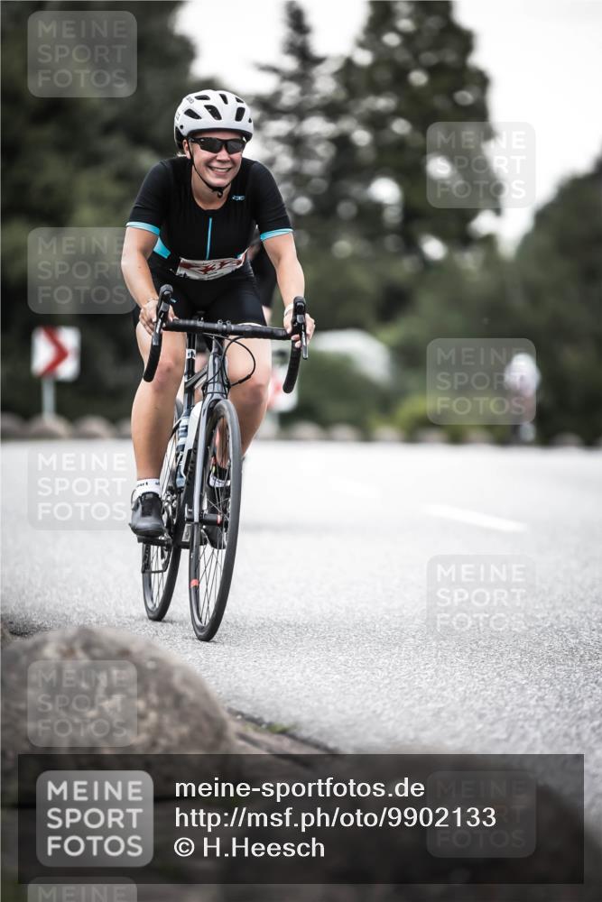 21.06.2026 - 29. Vierlanden-Triathlon H.Heesch http://msf.ph/oto/9902133 21.06.2026 10:13:07 Radfahren 36, 48, 70, 180, 232, 275, 429 meine-sportfotos.de