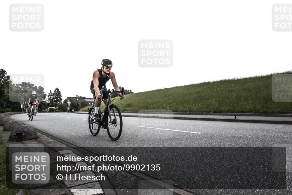 21.06.2026 - 29. Vierlanden-Triathlon H.Heesch http://msf.ph/oto/9902135 21.06.2026 09:35:53 Radfahren 105, 122, 161, 198, 270, 279 meine-sportfotos.de
