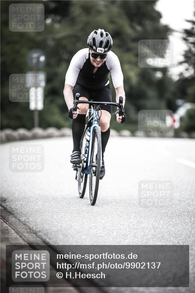 21.06.2026 - 29. Vierlanden-Triathlon H.Heesch http://msf.ph/oto/9902137 21.06.2026 09:45:38 Radfahren 20, 176, 226 meine-sportfotos.de