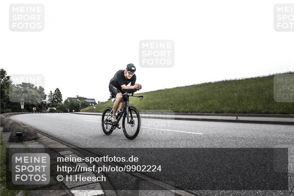 21.06.2026 - 29. Vierlanden-Triathlon H.Heesch http://msf.ph/oto/9902224 21.06.2026 09:37:49 Radfahren 5, 69, 195, 240 meine-sportfotos.de