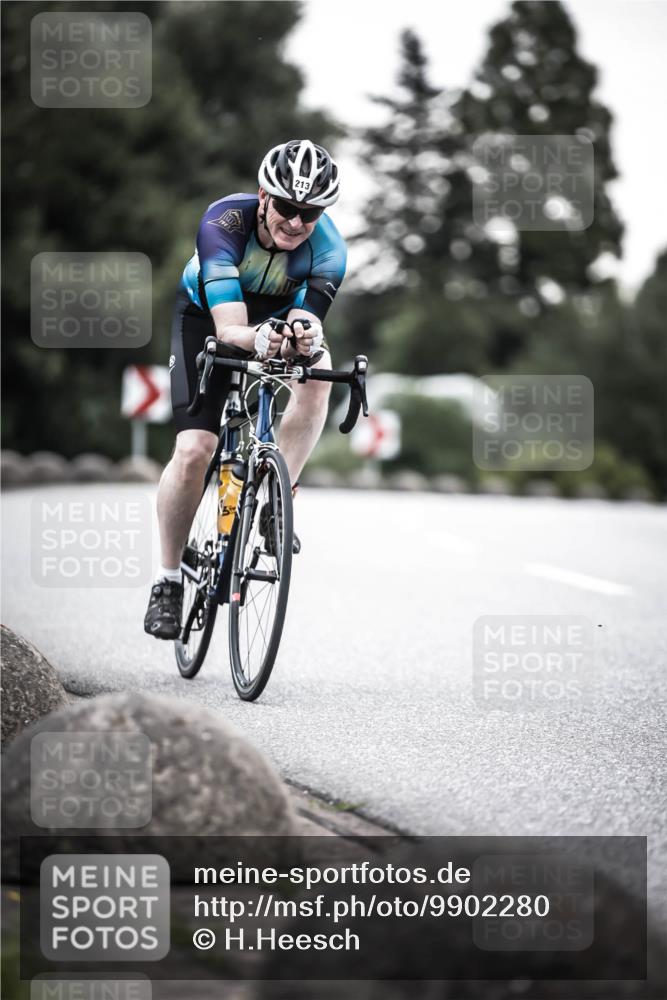 21.06.2026 - 29. Vierlanden-Triathlon H.Heesch http://msf.ph/oto/9902280 21.06.2026 09:49:34 Radfahren 145, 213 meine-sportfotos.de