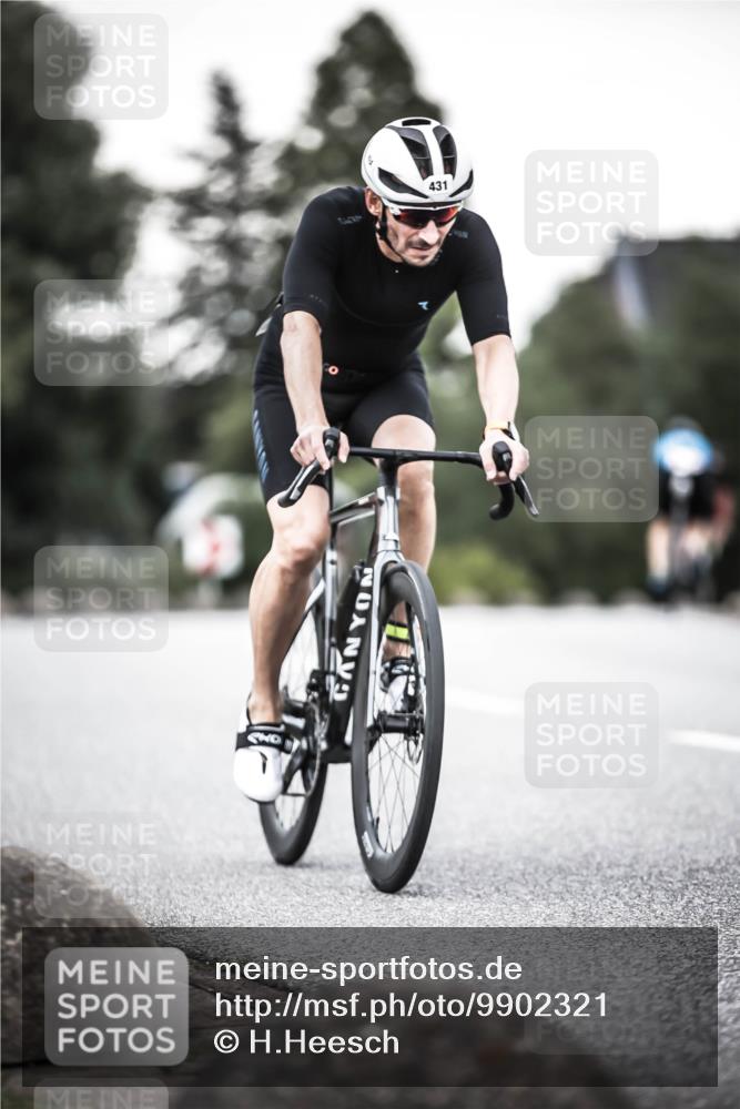 21.06.2026 - 29. Vierlanden-Triathlon H.Heesch http://msf.ph/oto/9902321 21.06.2026 10:13:21 Radfahren 9, 26, 90, 126, 276, 395, 431 meine-sportfotos.de