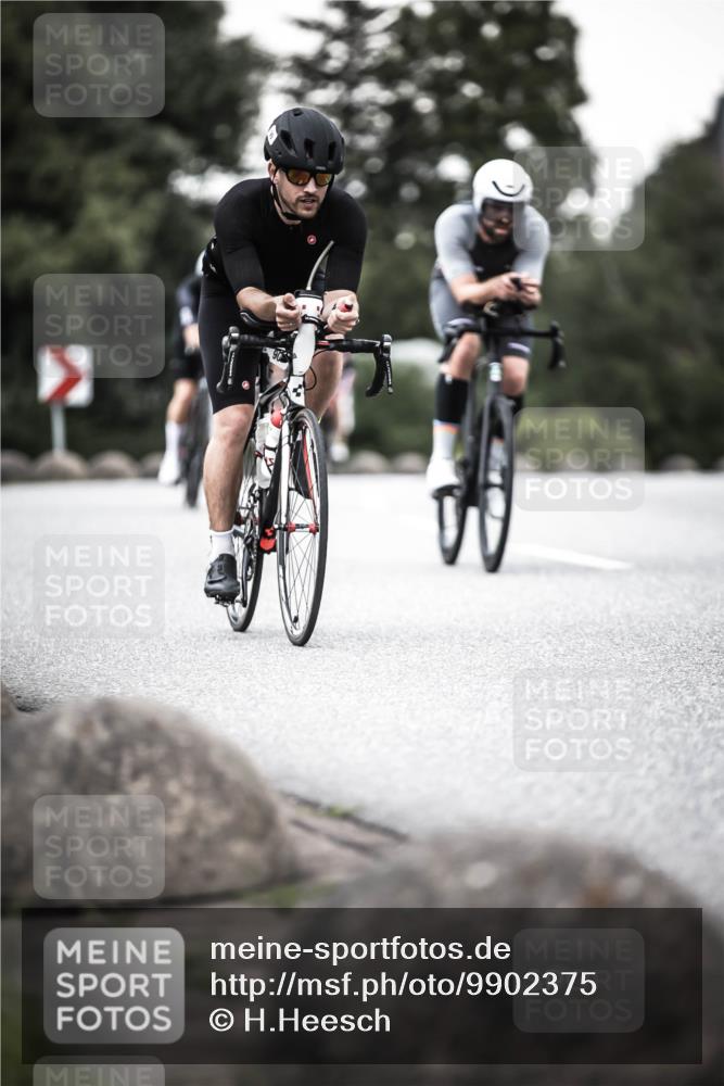 21.06.2026 - 29. Vierlanden-Triathlon H.Heesch http://msf.ph/oto/9902375 21.06.2026 10:13:27 Radfahren 9, 26, 75, 90, 236, 276 meine-sportfotos.de