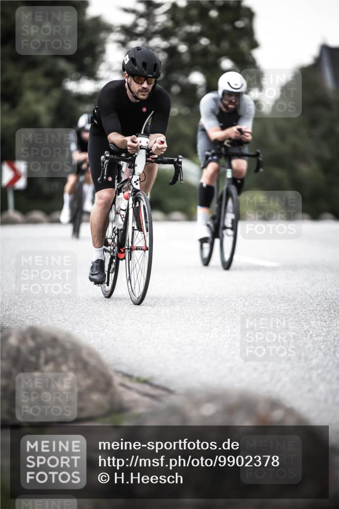 21.06.2026 - 29. Vierlanden-Triathlon H.Heesch http://msf.ph/oto/9902378 21.06.2026 10:13:27 Radfahren 9, 26, 75, 90, 236, 276 meine-sportfotos.de
