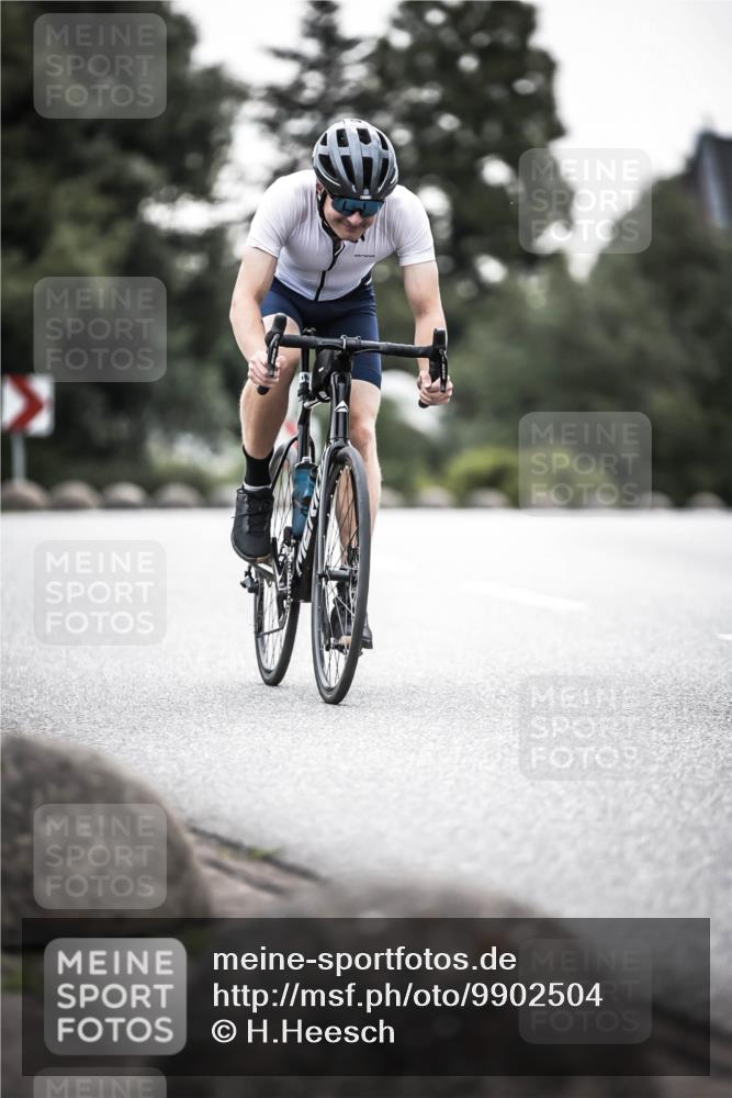 21.06.2026 - 29. Vierlanden-Triathlon H.Heesch http://msf.ph/oto/9902504 21.06.2026 09:55:21 Radfahren 20, 260 meine-sportfotos.de