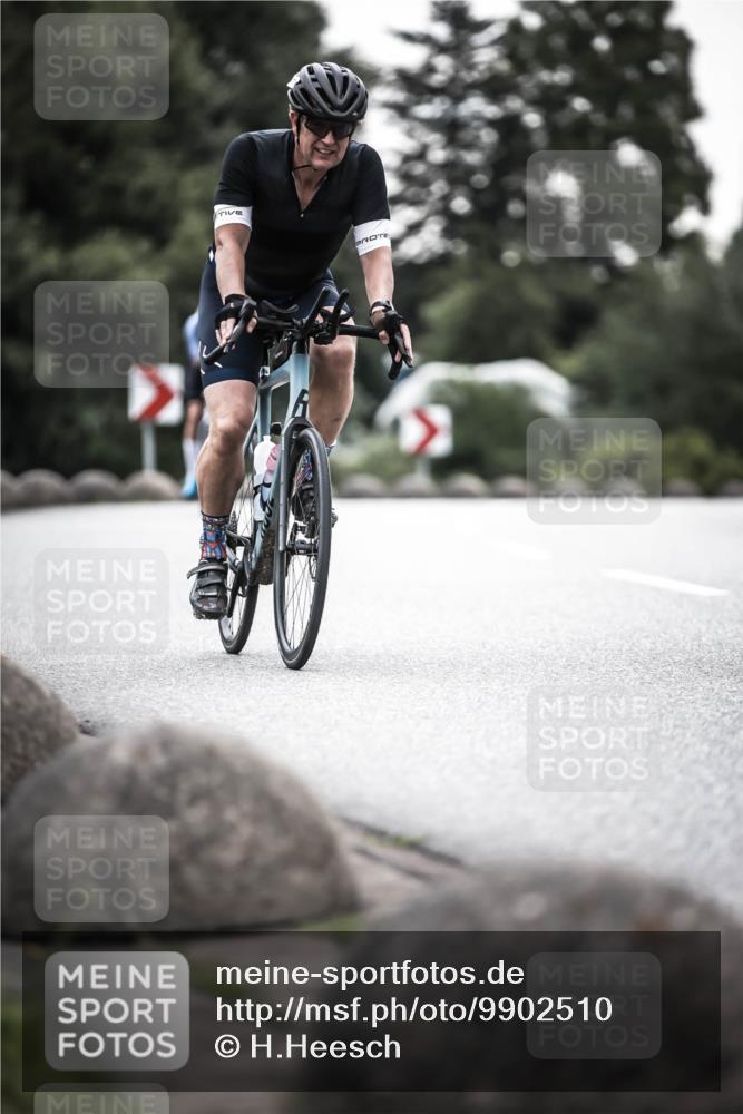 21.06.2026 - 29. Vierlanden-Triathlon H.Heesch http://msf.ph/oto/9902510 21.06.2026 09:55:35 Radfahren 142, 177, 184, 235, 252 meine-sportfotos.de