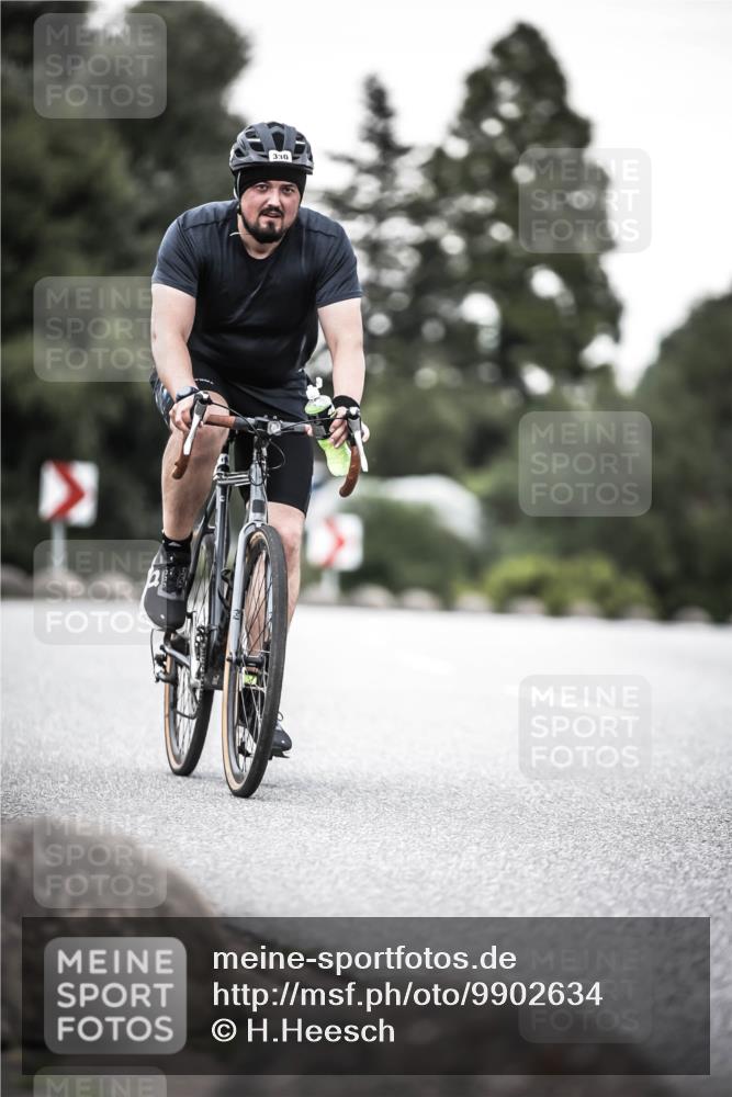 21.06.2026 - 29. Vierlanden-Triathlon H.Heesch http://msf.ph/oto/9902634 21.06.2026 10:13:57 Radfahren 190, 330 meine-sportfotos.de