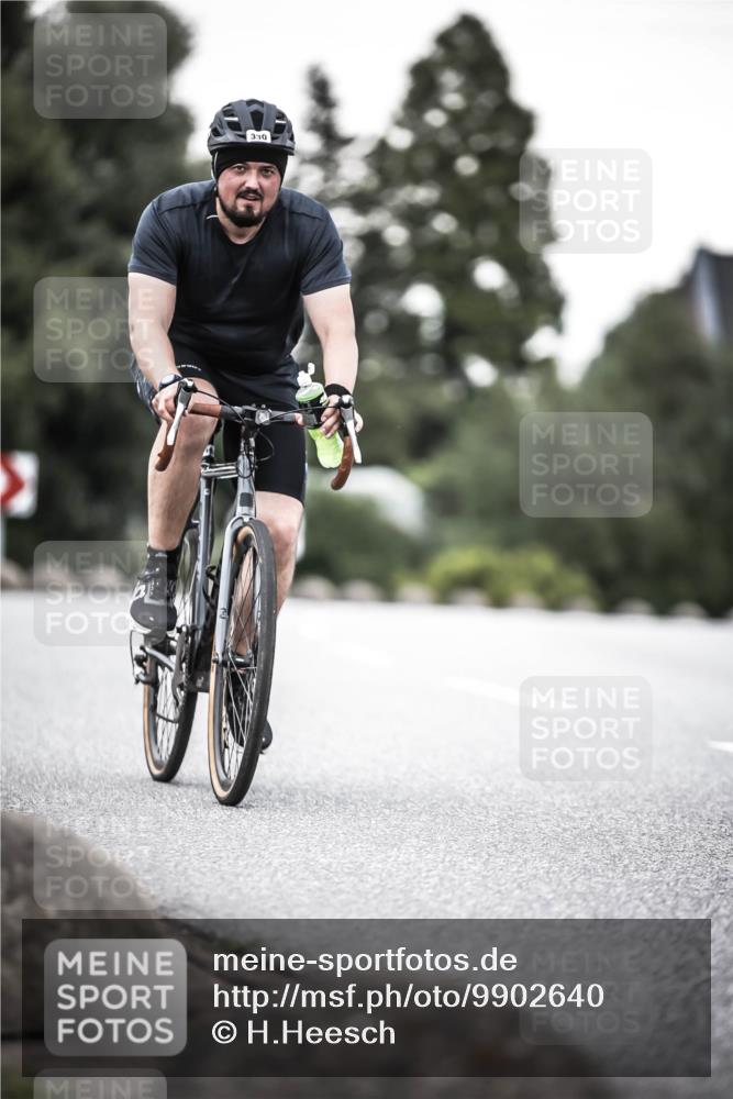 21.06.2026 - 29. Vierlanden-Triathlon H.Heesch http://msf.ph/oto/9902640 21.06.2026 10:13:57 Radfahren 190, 330 meine-sportfotos.de