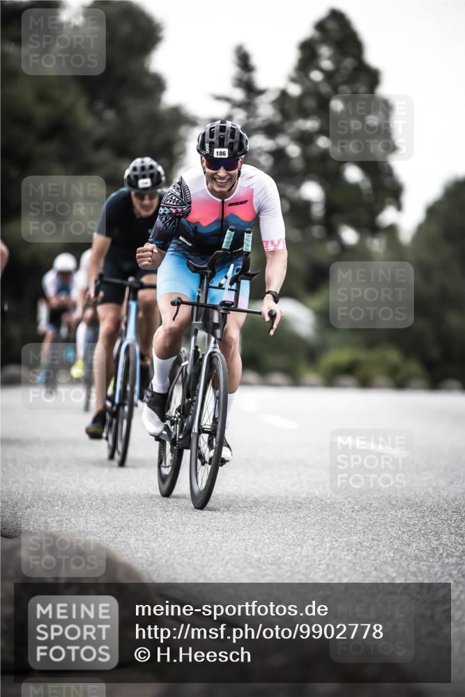 21.06.2026 - 29. Vierlanden-Triathlon H.Heesch http://msf.ph/oto/9902778 21.06.2026 10:02:24 Radfahren 4, 72, 118, 119, 141, 186, 339 meine-sportfotos.de