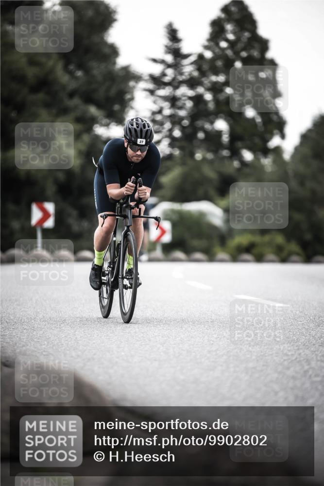 21.06.2026 - 29. Vierlanden-Triathlon H.Heesch http://msf.ph/oto/9902802 21.06.2026 10:02:34 Radfahren 4, 27, 99, 198, 245, 367 meine-sportfotos.de