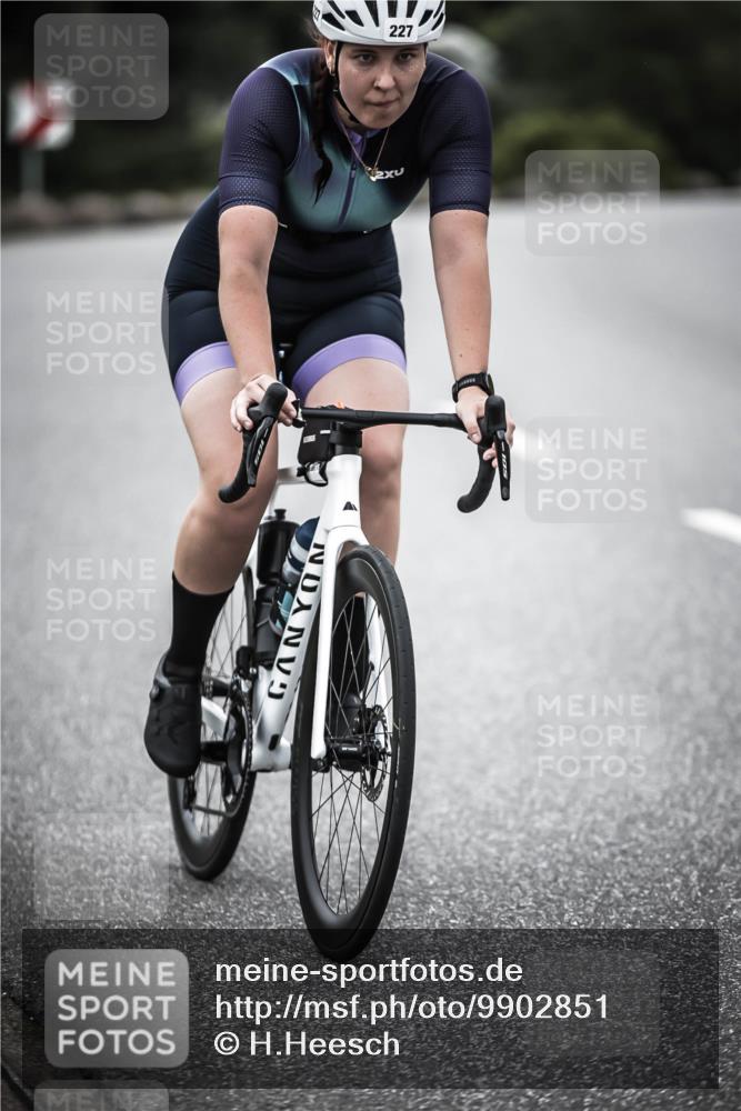 21.06.2026 - 29. Vierlanden-Triathlon H.Heesch http://msf.ph/oto/9902851 21.06.2026 10:03:30 Radfahren 227 meine-sportfotos.de