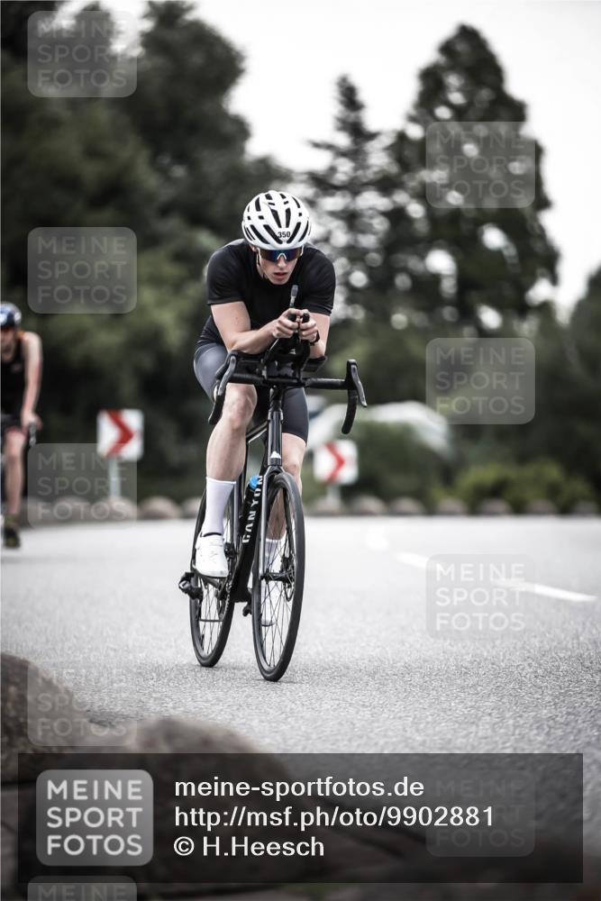 21.06.2026 - 29. Vierlanden-Triathlon H.Heesch http://msf.ph/oto/9902881 21.06.2026 10:04:22 Radfahren 44, 75, 90, 260, 324, 350, 379 meine-sportfotos.de