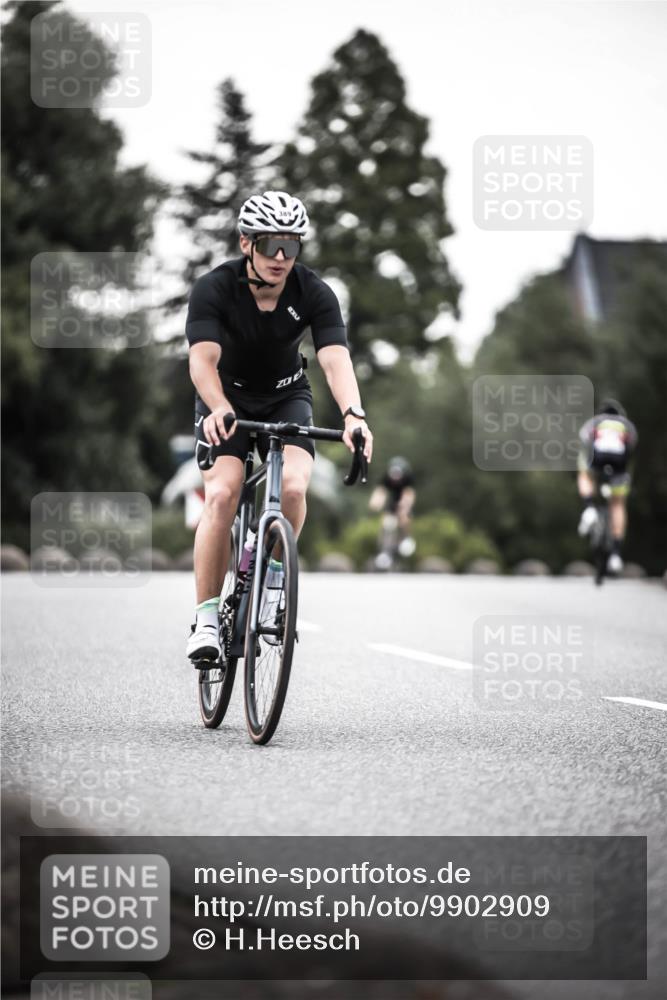 21.06.2026 - 29. Vierlanden-Triathlon H.Heesch http://msf.ph/oto/9902909 21.06.2026 10:04:39 Radfahren 47, 235, 307, 389 meine-sportfotos.de