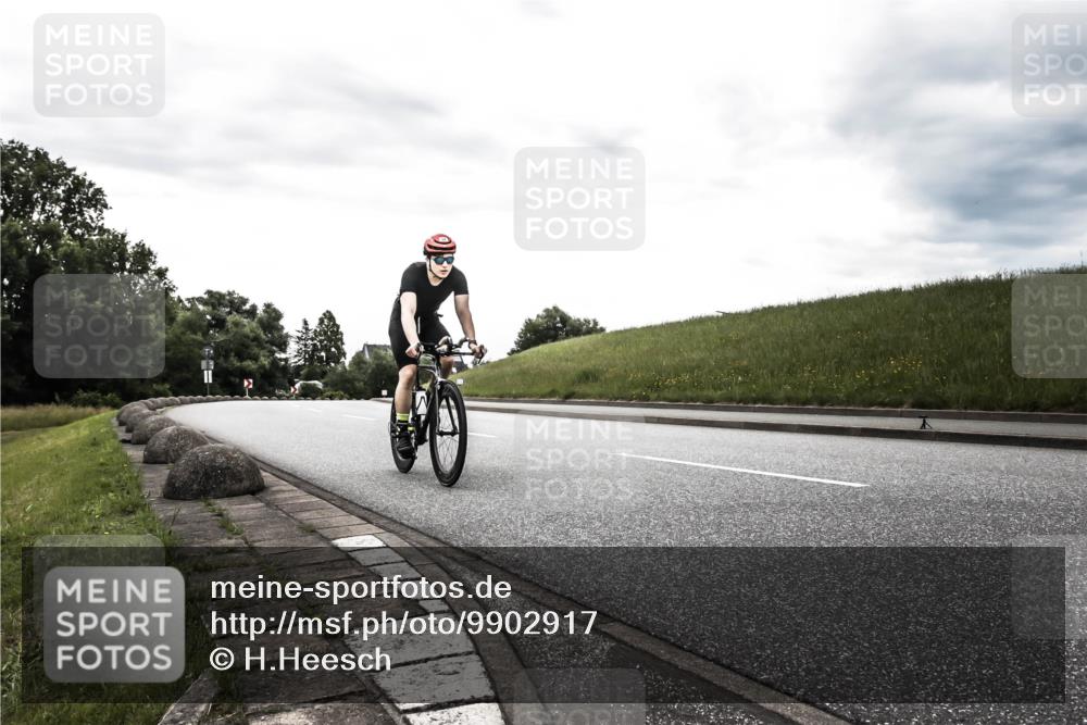21.06.2026 - 29. Vierlanden-Triathlon H.Heesch http://msf.ph/oto/9902917 21.06.2026 09:58:08 Radfahren 19, 54, 267 meine-sportfotos.de