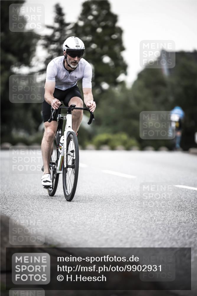 21.06.2026 - 29. Vierlanden-Triathlon H.Heesch http://msf.ph/oto/9902931 21.06.2026 10:15:08 Radfahren 23, 33, 129, 156, 424 meine-sportfotos.de