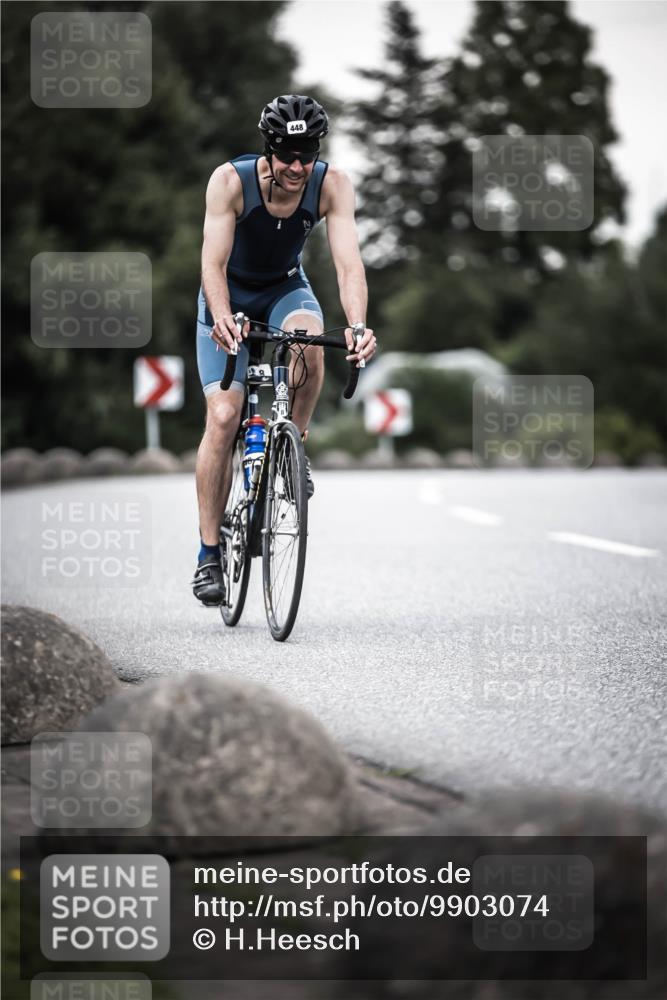 21.06.2026 - 29. Vierlanden-Triathlon H.Heesch http://msf.ph/oto/9903074 21.06.2026 10:15:26 Radfahren 49, 127, 172, 193, 240, 448, 1354 meine-sportfotos.de