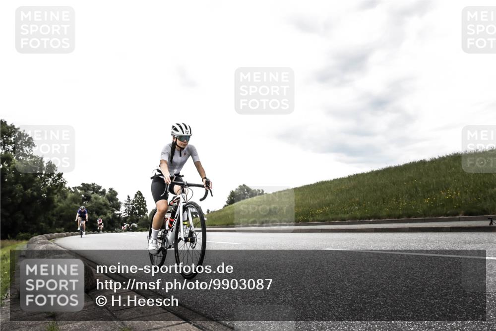 21.06.2026 - 29. Vierlanden-Triathlon H.Heesch http://msf.ph/oto/9903087 21.06.2026 10:03:58 Radfahren 142, 161, 238, 257, 271, 362 meine-sportfotos.de