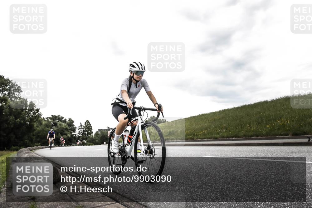 21.06.2026 - 29. Vierlanden-Triathlon H.Heesch http://msf.ph/oto/9903090 21.06.2026 10:03:58 Radfahren 142, 161, 238, 257, 271, 362 meine-sportfotos.de