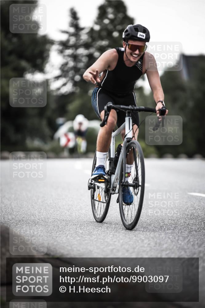 21.06.2026 - 29. Vierlanden-Triathlon H.Heesch http://msf.ph/oto/9903097 21.06.2026 10:06:45 Radfahren 199, 306, 349, 361 meine-sportfotos.de