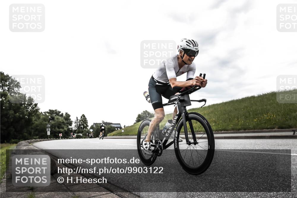 21.06.2026 - 29. Vierlanden-Triathlon H.Heesch http://msf.ph/oto/9903122 21.06.2026 10:04:13 Radfahren 154, 180 meine-sportfotos.de