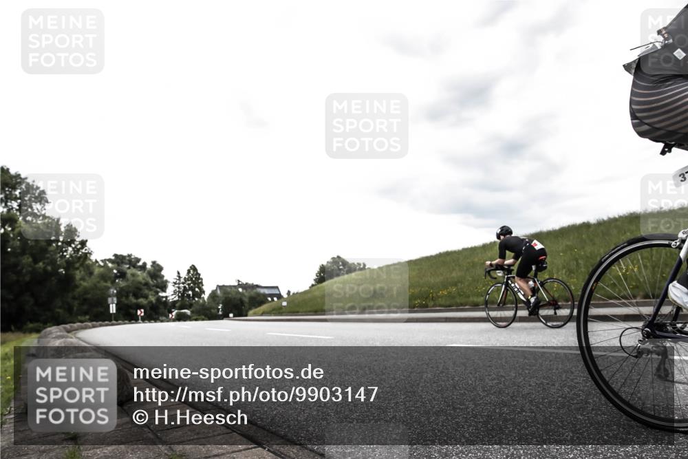 21.06.2026 - 29. Vierlanden-Triathlon H.Heesch http://msf.ph/oto/9903147 21.06.2026 10:04:25 Radfahren 44, 75, 350, 379 meine-sportfotos.de