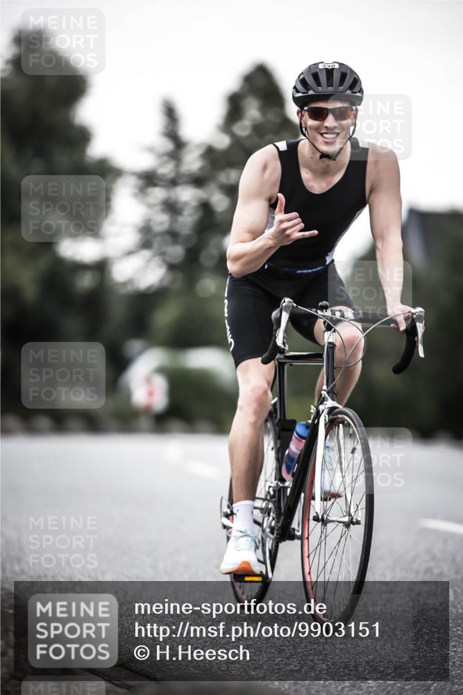 21.06.2026 - 29. Vierlanden-Triathlon H.Heesch http://msf.ph/oto/9903151 21.06.2026 10:07:41 Radfahren 23, 105, 111, 216, 279, 336 meine-sportfotos.de