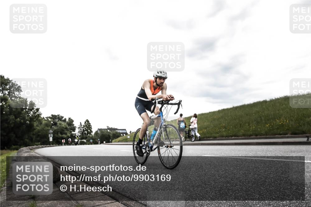 21.06.2026 - 29. Vierlanden-Triathlon H.Heesch http://msf.ph/oto/9903169 21.06.2026 10:04:50 Radfahren 86, 329, 365 meine-sportfotos.de