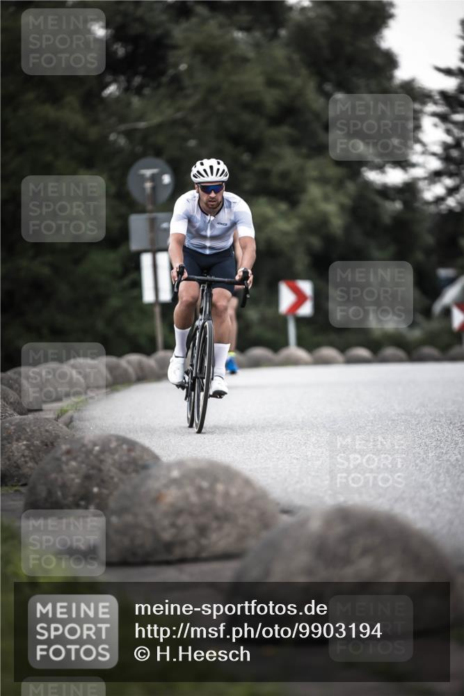 21.06.2026 - 29. Vierlanden-Triathlon H.Heesch http://msf.ph/oto/9903194 21.06.2026 10:08:11 Radfahren 38, 371, 373 meine-sportfotos.de