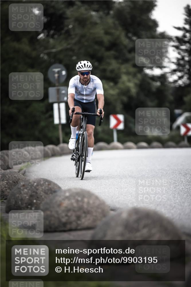 21.06.2026 - 29. Vierlanden-Triathlon H.Heesch http://msf.ph/oto/9903195 21.06.2026 10:08:11 Radfahren 38, 371, 373 meine-sportfotos.de