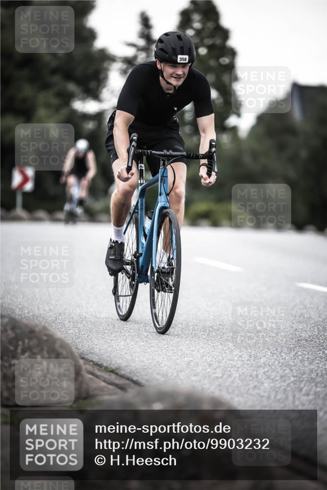 21.06.2026 - 29. Vierlanden-Triathlon H.Heesch http://msf.ph/oto/9903232 21.06.2026 10:08:37 Radfahren 82, 358 meine-sportfotos.de