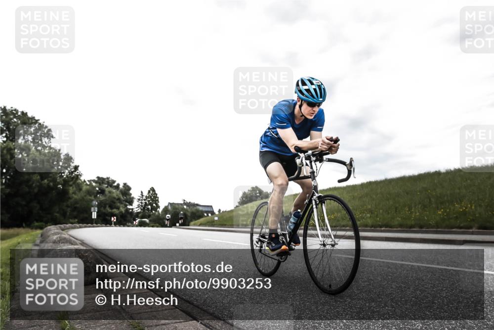 21.06.2026 - 29. Vierlanden-Triathlon H.Heesch http://msf.ph/oto/9903253 21.06.2026 10:06:01 Radfahren 346 meine-sportfotos.de