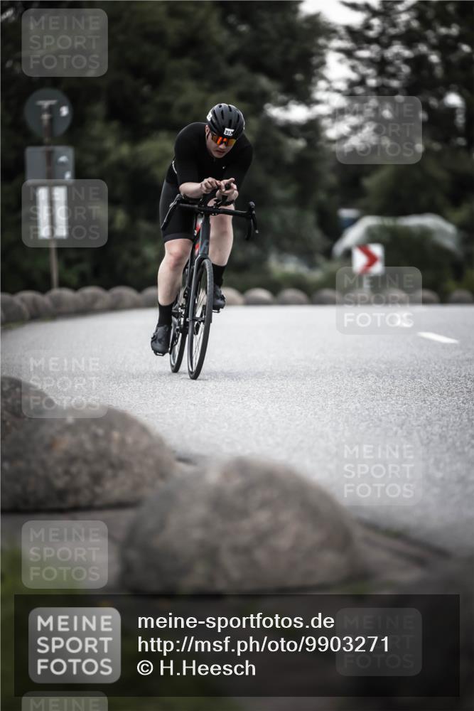 21.06.2026 - 29. Vierlanden-Triathlon H.Heesch http://msf.ph/oto/9903271 21.06.2026 10:09:05 Radfahren 313 meine-sportfotos.de