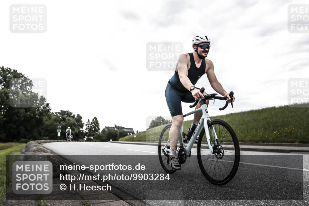 21.06.2026 - 29. Vierlanden-Triathlon H.Heesch http://msf.ph/oto/9903284 21.06.2026 10:07:08 Radfahren 344, 348 meine-sportfotos.de