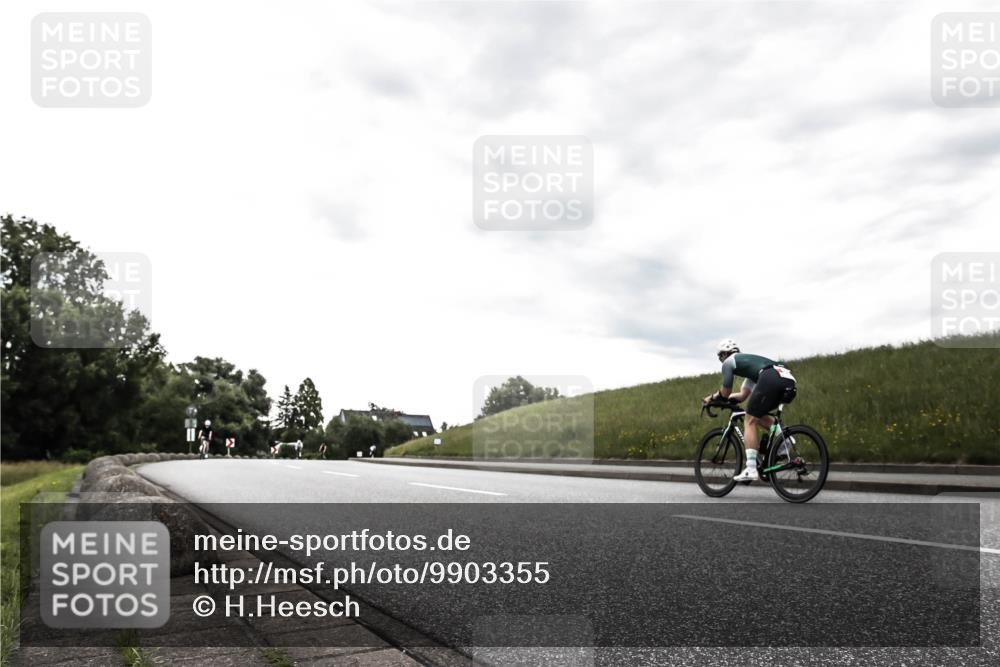 21.06.2026 - 29. Vierlanden-Triathlon H.Heesch http://msf.ph/oto/9903355 21.06.2026 10:08:05 Radfahren 7, 80, 305, 371 meine-sportfotos.de