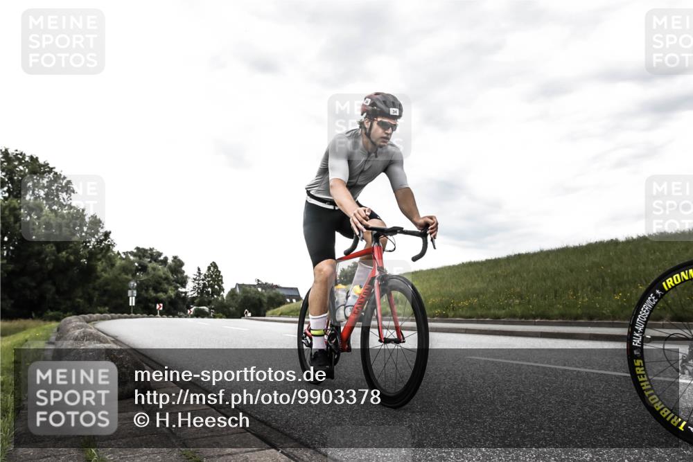 21.06.2026 - 29. Vierlanden-Triathlon H.Heesch http://msf.ph/oto/9903378 21.06.2026 10:08:23 Radfahren 34, 131, 345 meine-sportfotos.de